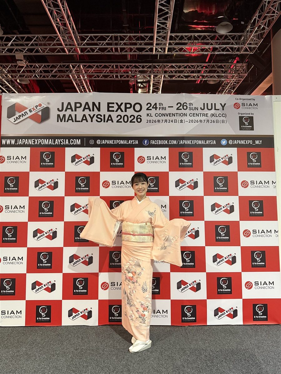 Fujima Kanremi at the Japan Expo Malaysia 2026 photo backdrop