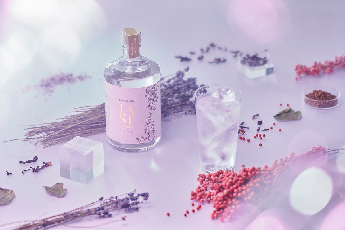 LAST ELEGANT のボトルとラベンダー